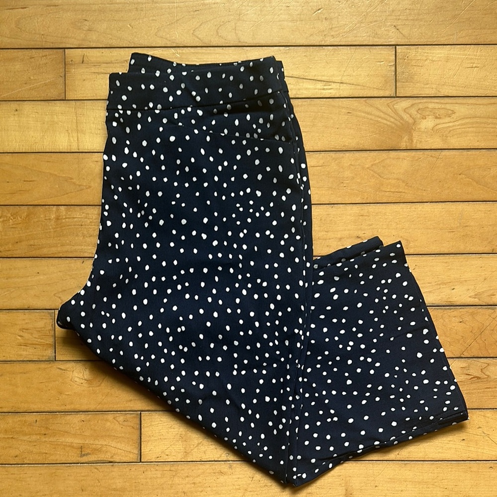 Susan Graver Navy‎ Polka Dotted Capris | 6